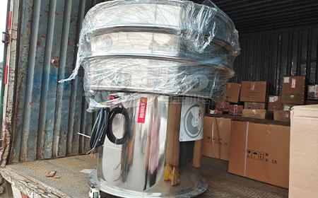 山東威?？蛻舳ㄖ坪Y分塑料顆粒旋振篩發(fā)貨